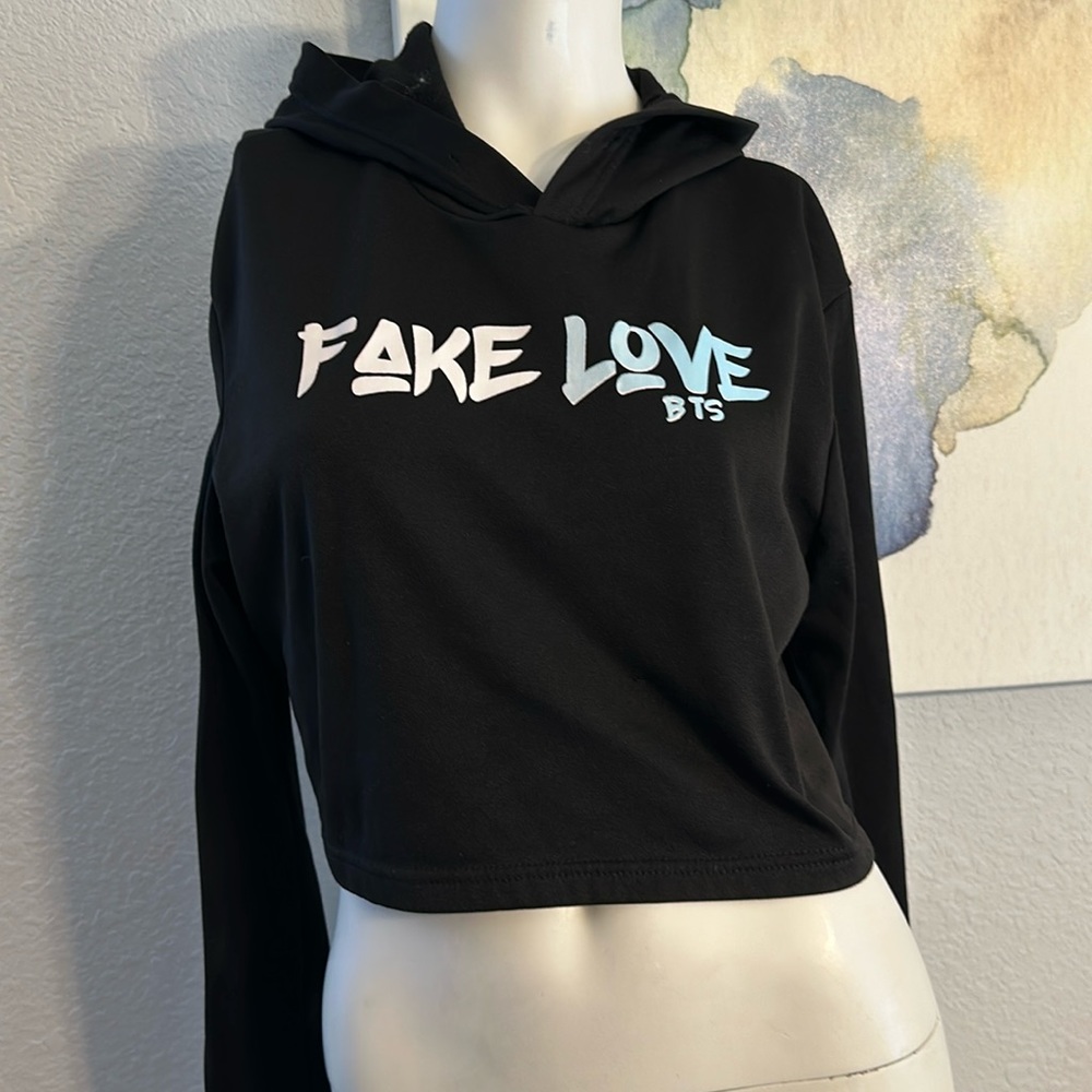 FAKE LOVE CAT EARS HOOD CROP TOP - Picture 2 of 7
